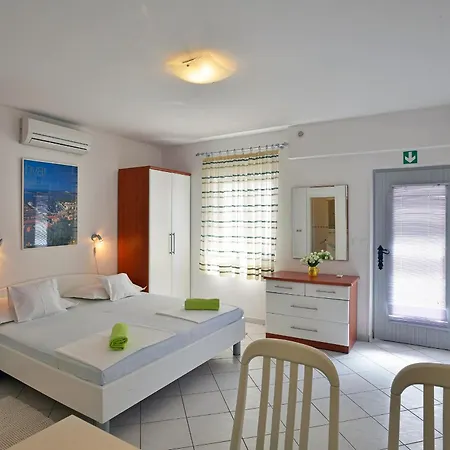 Viskovic Margita * Hvar Town