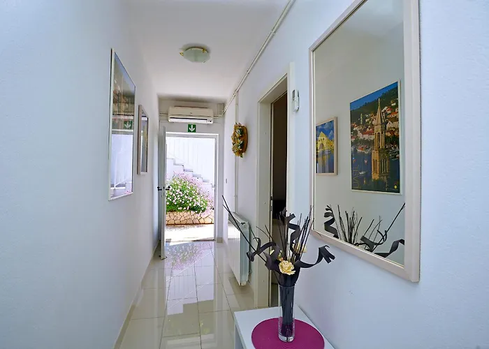 Viskovic Margita * חוואר