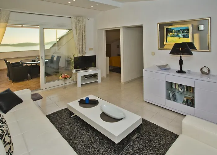 Viskovic Margita * Hvar Town