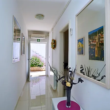 Viskovic Margita * Hvar Town