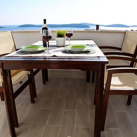 Viskovic Margita * Hvar Town